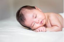 美国儿科医生：多摸宝宝这3个部位，能促进大脑发育！