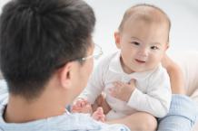 宝宝经常吃手应该干预吗？