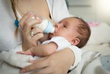 婴儿奶量是多少？不同阶段宝宝吃奶量你必须知道！