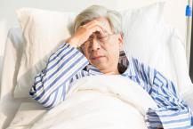 家有阿尔茨海默症老人应该怎么办呢?