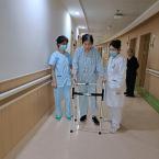 住院护工vs家属陪护，到底该怎么选？