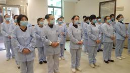 家人住院要不要请护工？专业陪护的 4 个核心好处，看完不再纠结